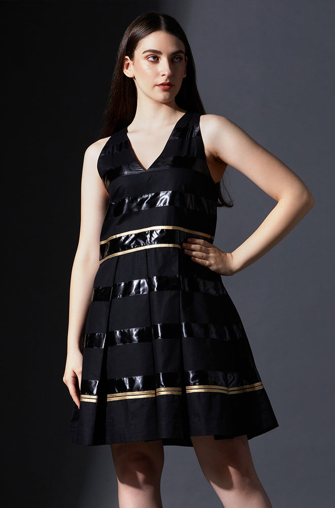 Pure Cotton V Neck Pleated Gold Lines Detailed Dress - Black