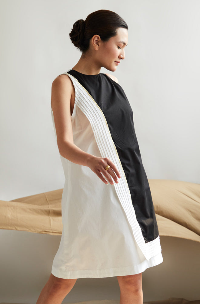 Overlap Sleeveless Dress - Black & White